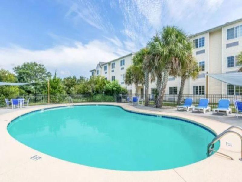 Microtel Inn & Suites By Wyndham Carolina Beach Buitenkant foto