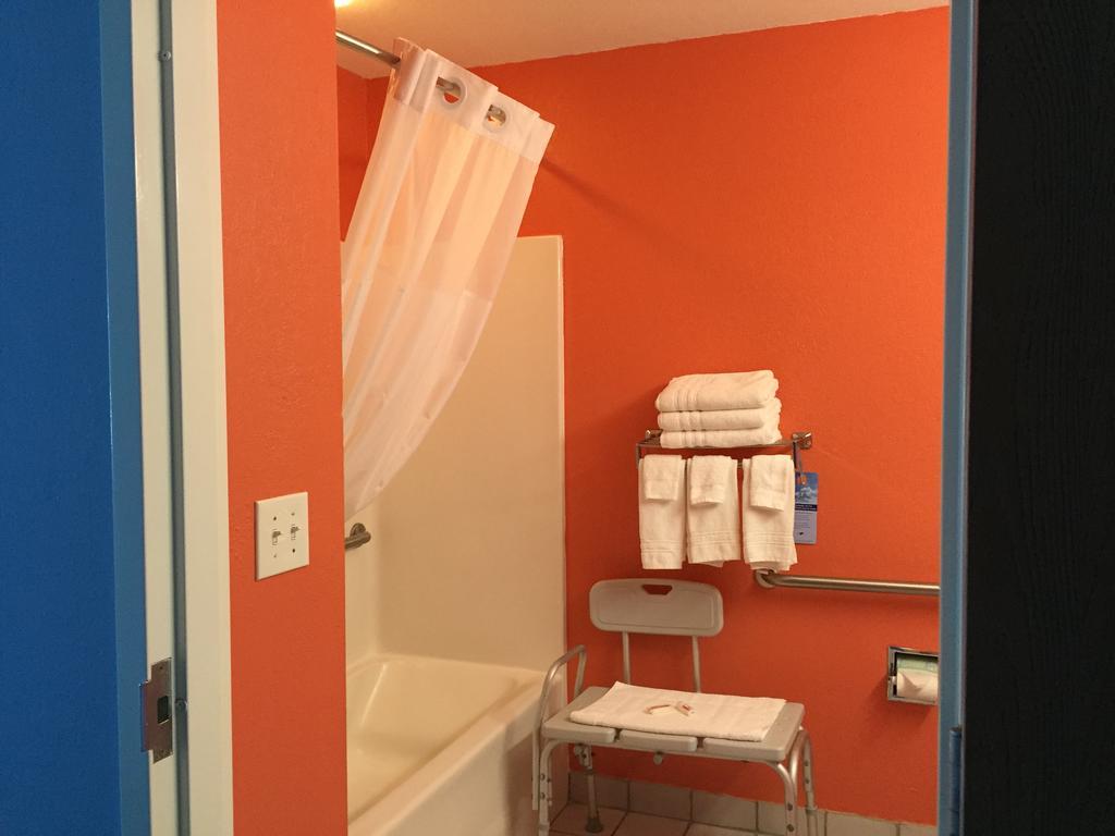 Microtel Inn & Suites By Wyndham Carolina Beach Buitenkant foto