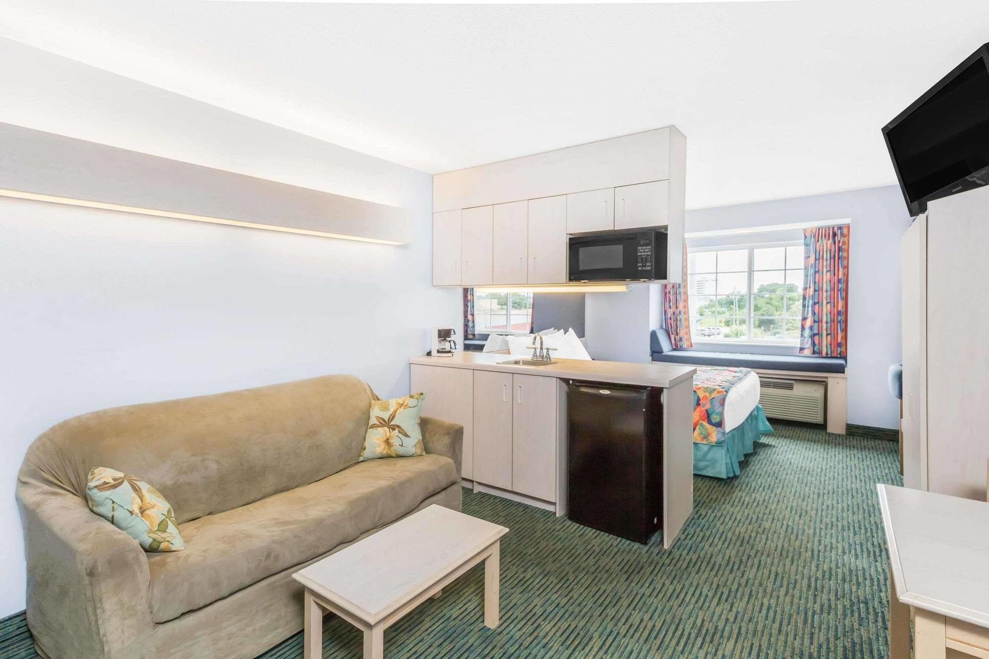 Microtel Inn & Suites By Wyndham Carolina Beach Buitenkant foto