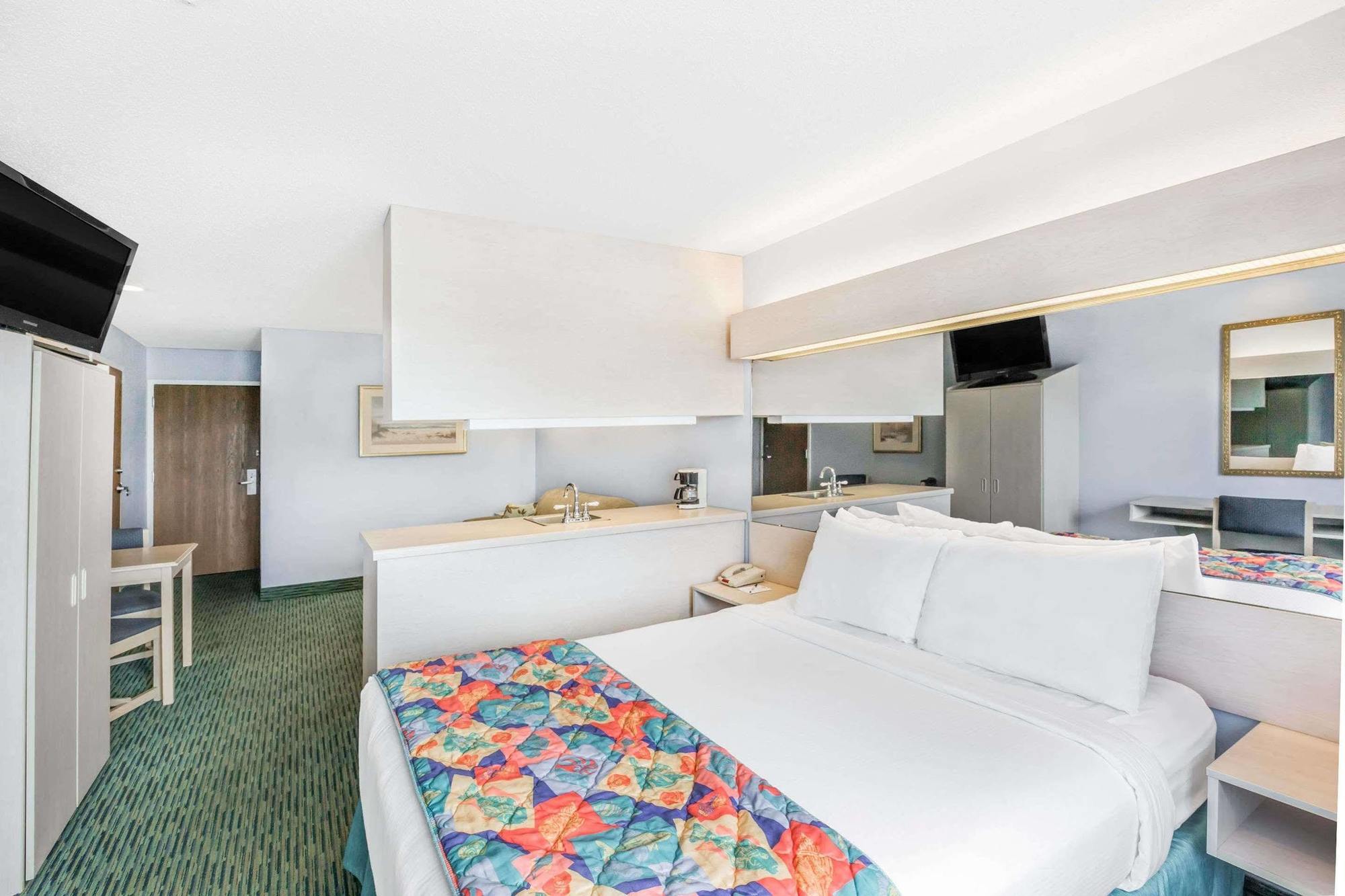 Microtel Inn & Suites By Wyndham Carolina Beach Buitenkant foto