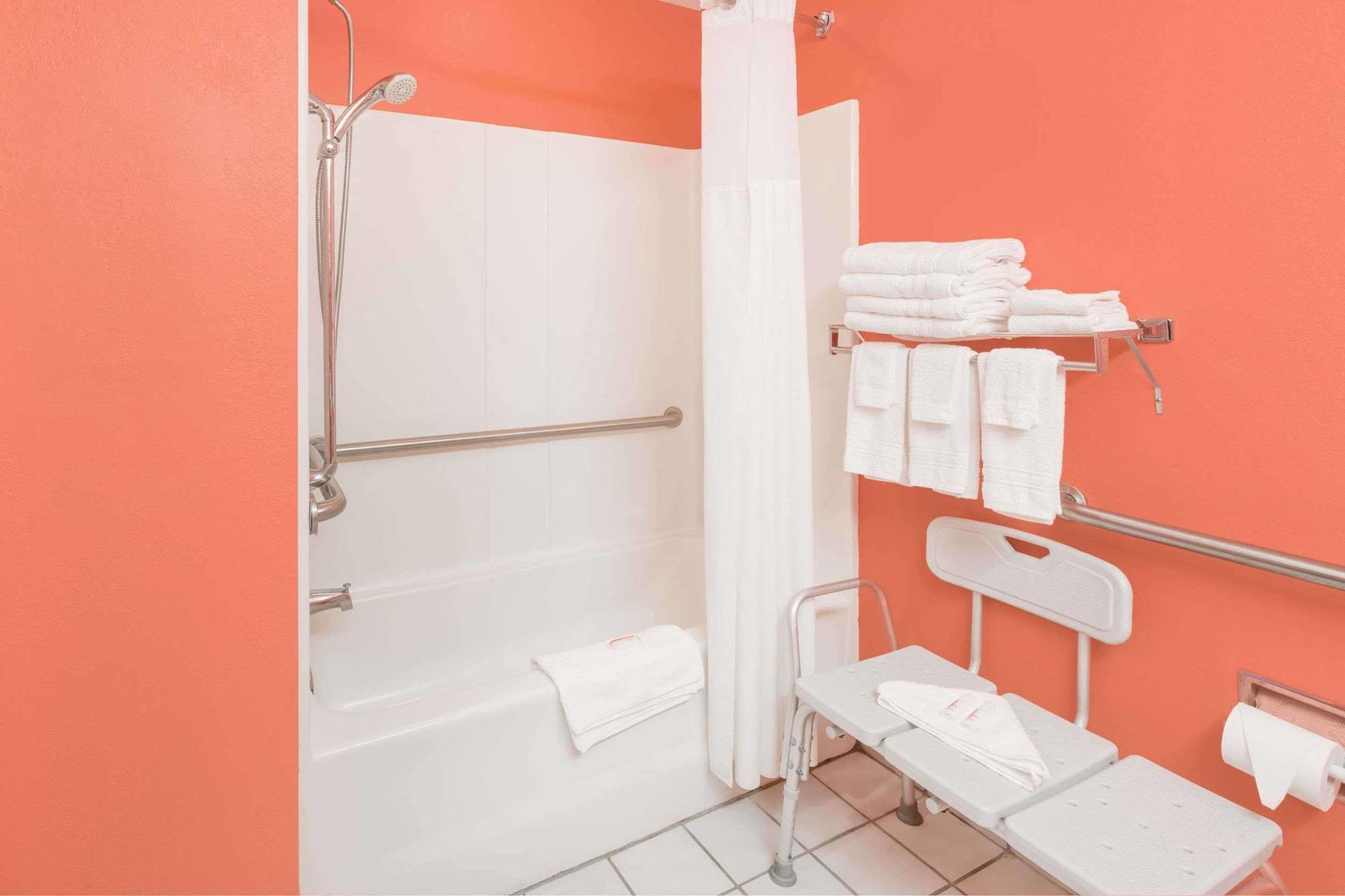 Microtel Inn & Suites By Wyndham Carolina Beach Buitenkant foto