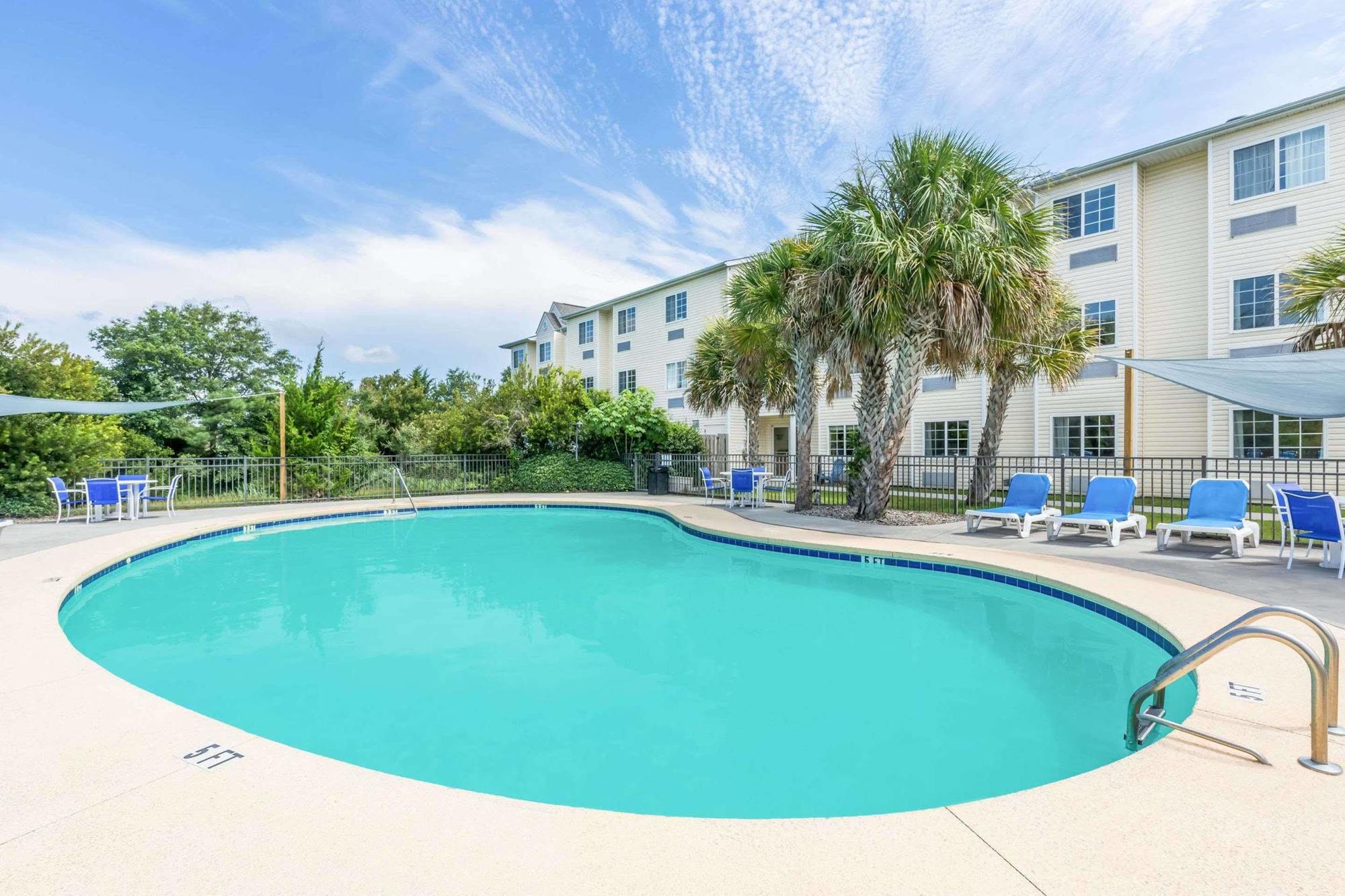 Microtel Inn & Suites By Wyndham Carolina Beach Buitenkant foto